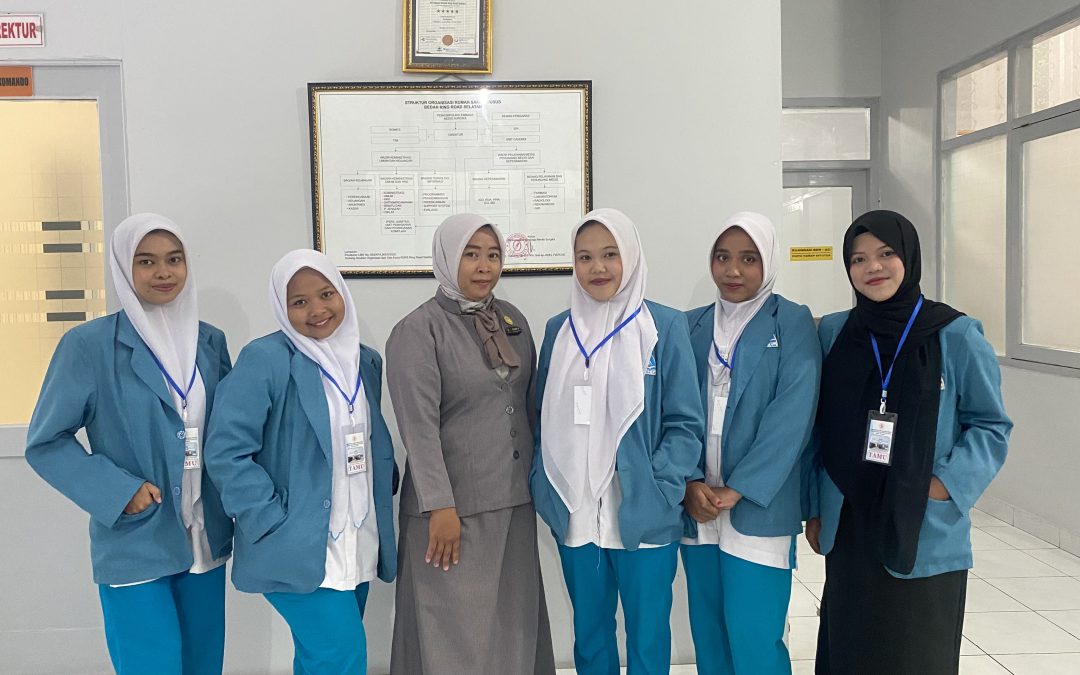 Lakukan Studi Lapangan di RSPAU dr. S. Hardjolukito: Mahasiswa S1 ARS Universitas Alma Ata Perdalam Wawasan Manajemen SDM Kesehatan